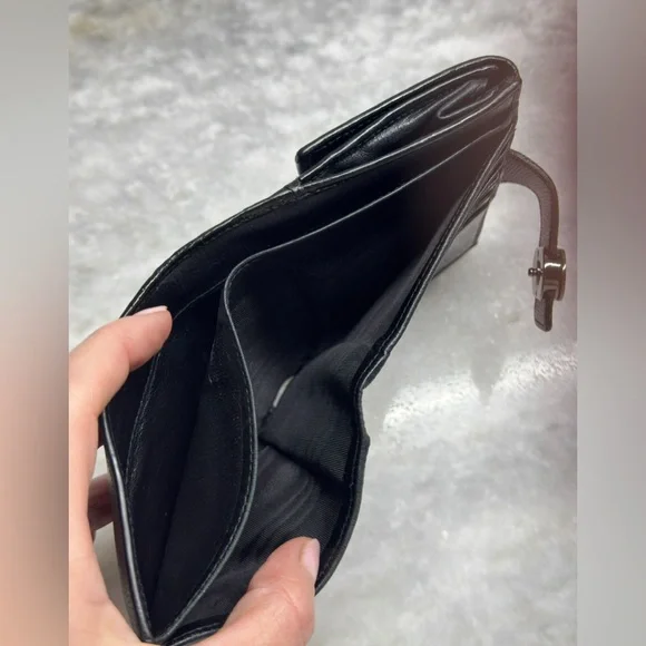 Gucci Black Leather Wallet Crossbody - Silver GG Buckle -
Silver Chain Strap - Picture 11 of 12